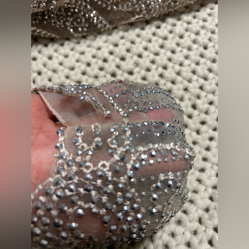 Luxury Party Gown - Picture 15 of 17